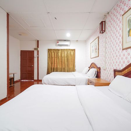 Oyo 89646 Panvill Resort Кампунг Телук Нипа Екстериор снимка