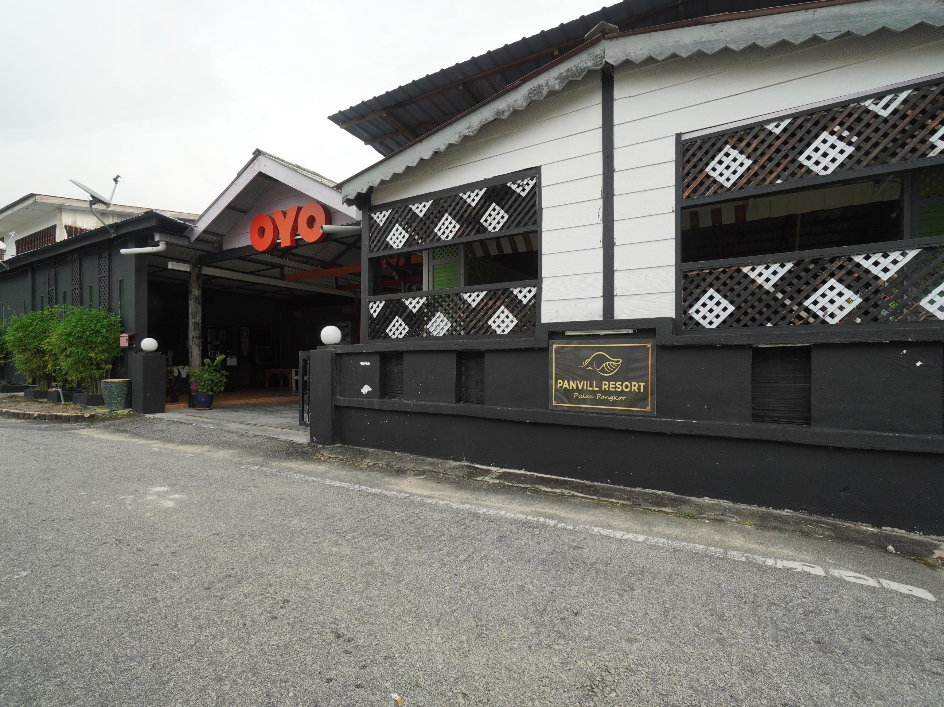 Oyo 89646 Panvill Resort Кампунг Телук Нипа Екстериор снимка